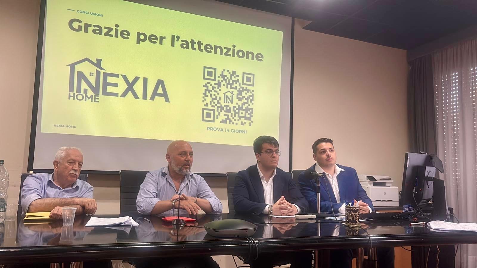 Il tavolo dei relatori all'Ordine dei Commercialisti di Messina durante la presentazione di Nexia Home, con la slide conclusiva e il QR code per la prova sullo schermo
